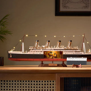 1912 · Eternal Atlantic Voyager 433 Pieces 3D Puzzle Ship with Lights from Robotime
