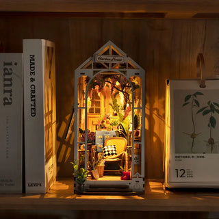 Garden House Book Nook 176 Piece 3D Puzzle
